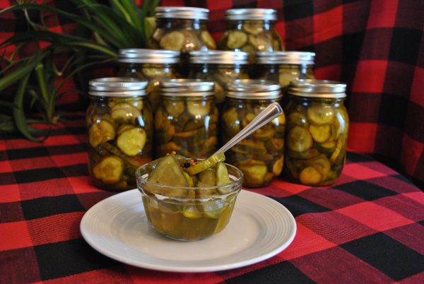Cornichons tranchés marinés
