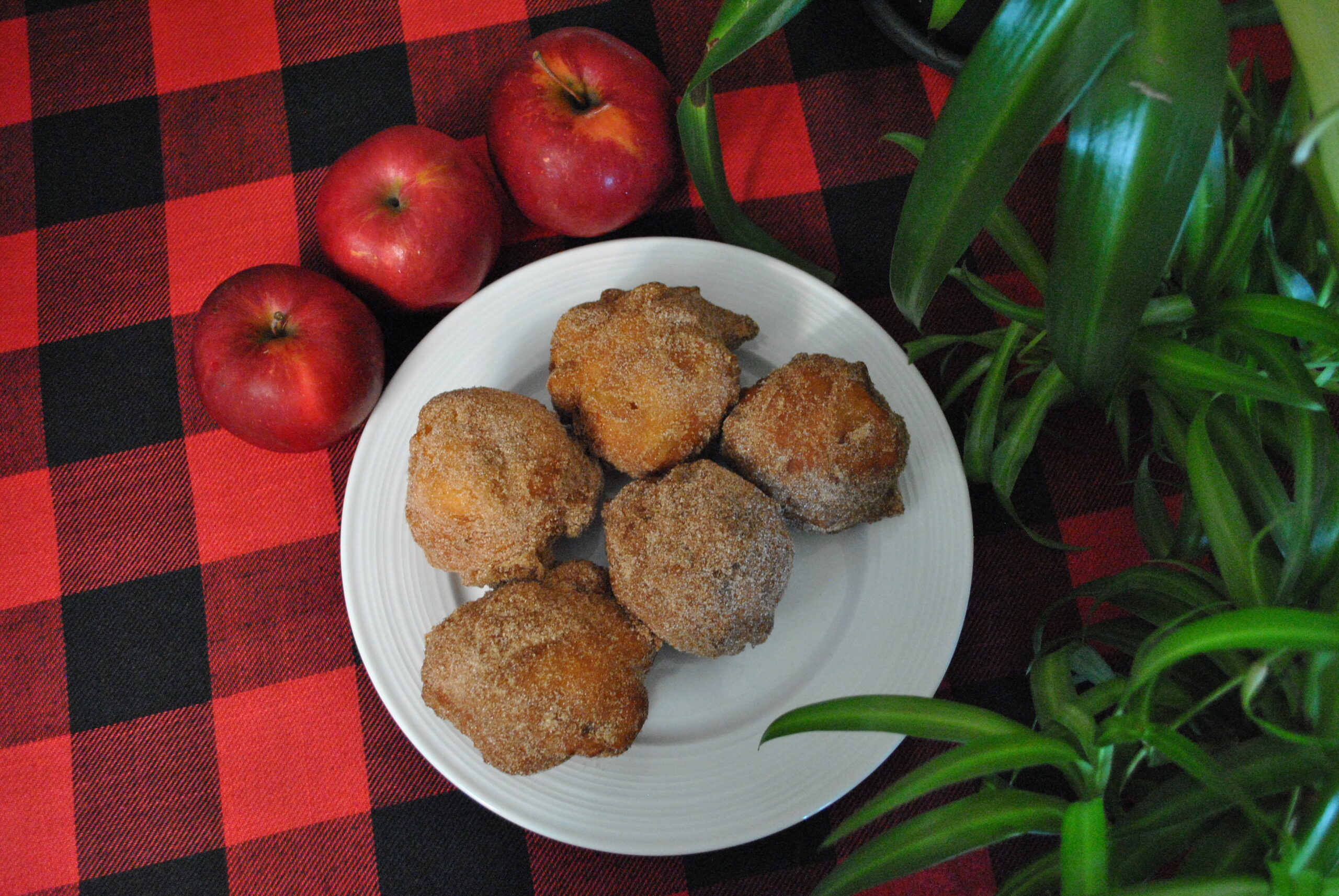 Beignets soufflés aux pommes et cannelle